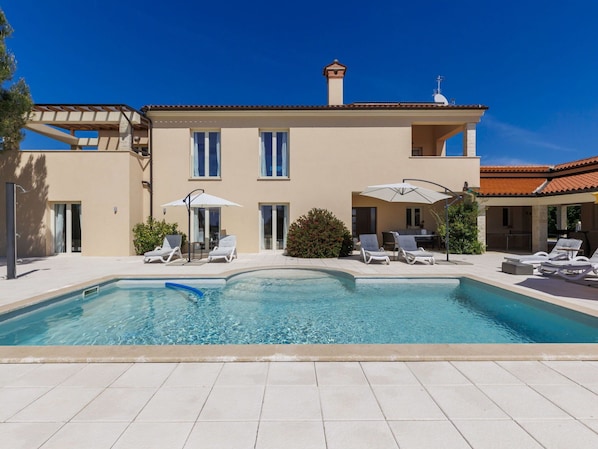 Nuage, Ciel, Plante, Bâtiment, Fenêtre, Lot Terre, Maison, Herbe, Porte, Arbre
