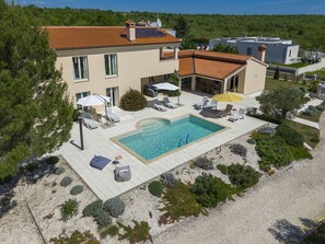 Nuage, Ciel, Plante, Bâtiment, Fenêtre, Lot Terre, Maison, Herbe, Porte, Arbre