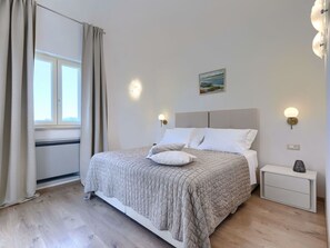 Nuage, Ciel, Plante, Bâtiment, Fenêtre, Lot Terre, Maison, Herbe, Porte, Arbre