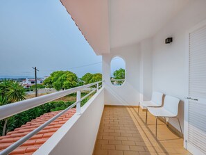 Balkon, Geländer, Holzboden