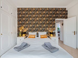 Design IntĂ©rieur, Meubles, Textile, Chambre, Sol, Sol, PiĂšce, Ăclairage, Domicile, Lit