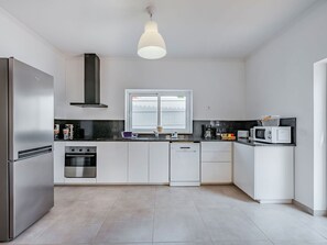 Appareil De Cuisine, Cuisine, Principaux Appliance, Design Intérieur, Sol, Comptoir, Électroménager, Sol, Plafond, Cabinetry
