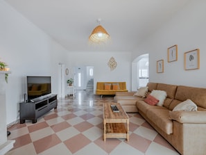 Sol, Design IntĂ©rieur, Meubles, Sol, Bois, Plafond, CanapĂ©, Ăclairage, Salon, PiĂšce