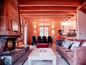 Tabelle, Eigentum, Couch, Beleuchtung, Holz, Wohnzimmer, Interior Design, Fussboden, Studio Couch, Flooring