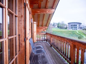 Eigentum, Pflanze, Holz, Gebäude, Fenster, Himmel, Baum, Freizeit, Haus, Dach