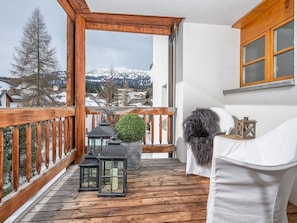 Eigentum, Gebäude, Fenster, Holz, Veranda, Himmel, Beleuchtung, Interior Design, Schatten, Pflanze