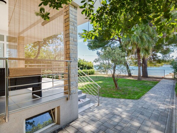 Propriété, Plante, Bâtiment, Ombre, Arbre, Design Urbain, Bois, Condominium, Sol, Immobilier