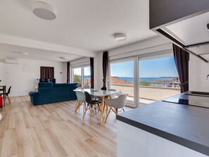 Eigentum, Möbel, Gebäude, Tabelle, Couch, Azurblau, Himmel, Stuhl, Fenster, Interior Design