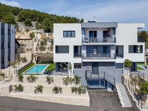 Plante, Ciel, Nuage, Bâtiment, Fenêtre, Arbre, Design Urbain, Maison, Condominium, Quartier