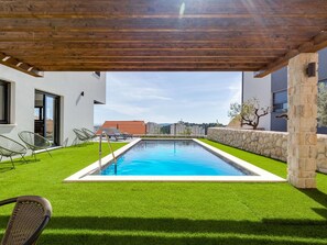 Plante, Propriété, L'Eau, Fenêtre, La Nature, Piscine, Bleu Azur, Bâtiment, Ciel, Rectangle