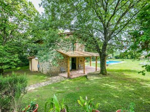 Plant, Tree, Natural Landscape, Shade, Land Lot, Cottage, Grass, Leisure, Groundcover, Grassland