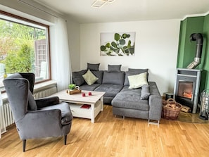 Furniture, Couch, Property, Green, Picture Frame, Plant, Wood, Comfort, Lighting, Flooring
