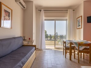 Propriété, Meubles, Bâtiment, Cadre, Table, Bleu Azur, Bois, Salon, Architecture