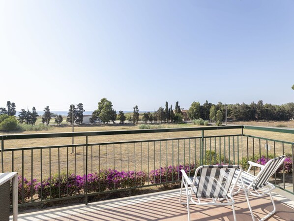 Ciel, Plante, Propriété, Fleur, Arbre, Clôture, Herbe, Paysage, Mobilier De Jardin, Loisir