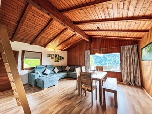 Möbel, Eigentum, Holz, Interior Design, Wohnzimmer, Hütte, Fussboden, Fenster, Gebäude, Flooring