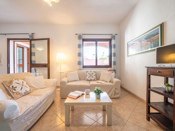 Planta, Cielo, Edificio, Propiedad, Ventana, Casa, Madera, El Terreno Del Lote, Cabaña, Escalera