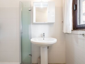 Spiegel, Zapfhahn, Sinken, Bad Sink, Armatur, Eigentum, Badezimmer, Lila, Fenster, Holz