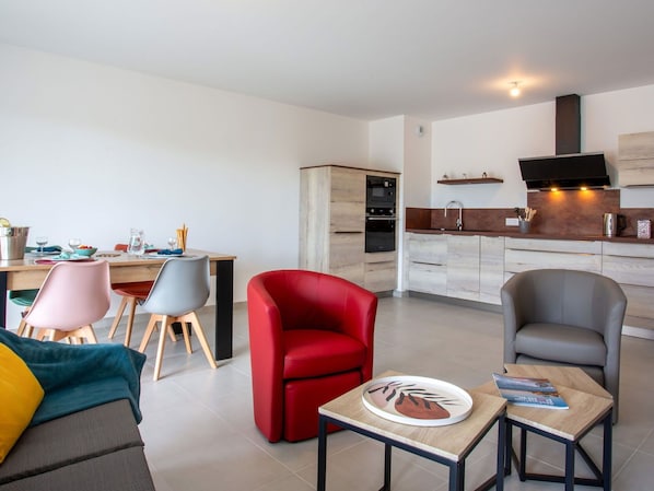 Tabelle, Möbel, Eigentum, Gebäude, Komfort, Holz, Stuhl, Interior Design, Flooring, Fussboden