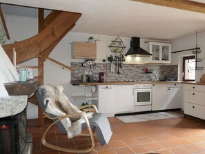 Eigentum, Möbel, Cabinetry, Holz, Gebäude, Interior Design, Küche, Fussboden, Flooring, Wohnzimmer