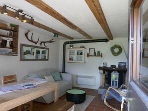 Bilderrahmen, Eigentum, Möbel, Tabelle, Holz, Beleuchtung, Interior Design, Die Architektur, Couch, Wohnzimmer