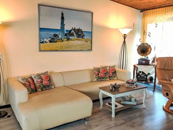 Couch, Furniture, Property, Picture Frame, Table, Azure, Comfort, Wood, Interior Design, Studio Couch