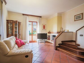 Bilderrahmen, Pflanze, Holz, Couch, Fussboden, Flooring, Gebäude, Wohnzimmer, Vorhang, Hartholz