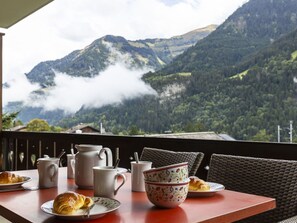 Table, Vaisselle, Aliments, Nuage, Montagne, Ciel, Vaisselle, Coupe, Assiette, Serveware