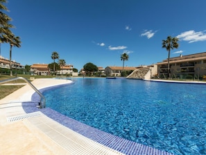 Water, Sky, Cloud, Swimming Pool, Building, Azure, Plant, Tree, House, Leisure