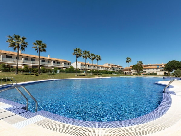 Water, Sky, Plant, Swimming Pool, Building, Azure, Outdoor Furniture, Tree, Rectangle, Leisure