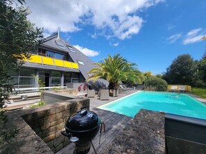 Plante, L'Eau, Nuage, Ciel, Propriété, Bâtiment, Arbre, Piscine, Paysage, Loisir