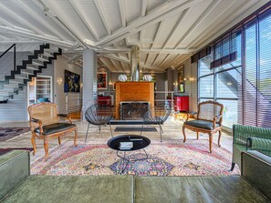 Meubles, Design Intérieur, Sol, Sol, Immobilier, Ombre, Loisir, Plafond, Bois, Salon