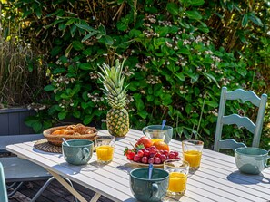 Table, Vaisselle, Meubles, Plante, Propriété, Aliments, Vert, Feuille