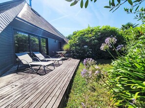 Ciel, Plante, Nuage, Paysage Naturel, Bâtiment, Végétation, Arbre, Herbe, Mobilier De Jardin, Loisir