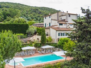 Building, Property, Plant, Water, Green, Tree, Swimming Pool, Sky, Window, Residential Area