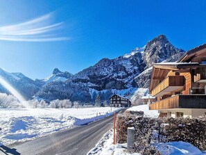 Sky, Mountain, Snow, Nature, Slope, Building, Natural Landscape, Glacial Landform, Mountainous Landforms, Landscape
