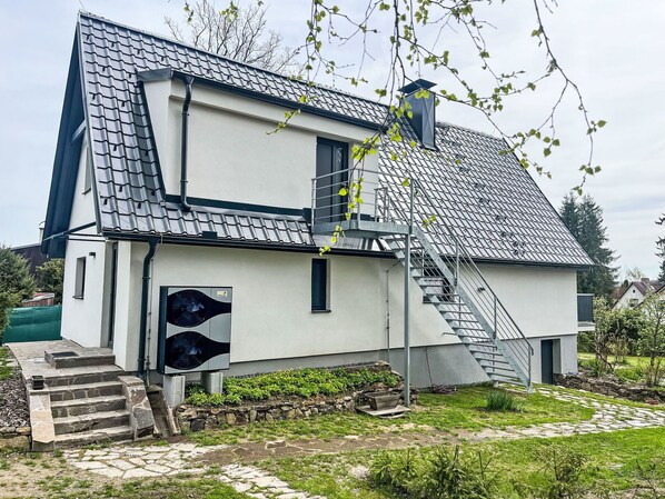 Plante, Ciel, Propriété, Bâtiment, Fenêtre, Arbre, Végétation, Maison, Chalet, Herbe