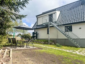 Plante, Nuage, Propriété, Bâtiment, Ciel, Ombre, Lot Terre, Maison, Chalet, Arbre