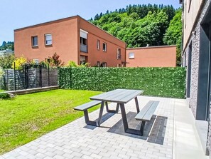 Shrub, Garden, Yard, Landscaping, Backyard, Courtyard, Outdoor Furniture, Lawn, Shade, Hedge