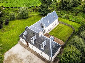 Bâtiment, Propriété, Plante, Fenêtre, Pente, Maison, Lot Terre, Design Urbain, Herbe, Couverture De Sol