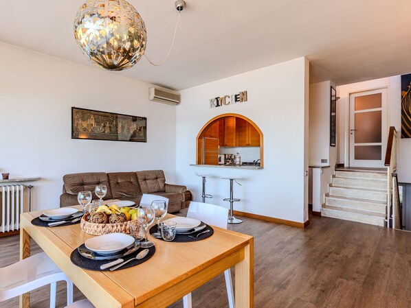 Table, Furniture, Property, Tableware, Picture Frame, Wood, Chair, Interior Design, Floor, Wall