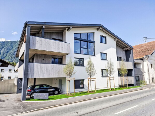 Ciel, Bâtiment, Fenêtre, Propriété, Plante, Design Urbain, Maison, Quartier, Zone Résidentielle