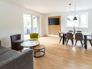 Meubles, Propriété, Table, Canapé, Fenêtre, Bois, Éclairage, Architecture, Design Intérieur, Salon