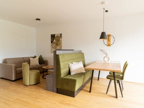 Table, Furniture, Couch, Building, Comfort, Wood, Beige, Lamp, Living Room, Floor