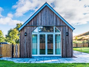 Wasser, Pflanze, Gebäude, Himmel, Eigentum, Wolke, Schwimmbad, Azurblau, Fenster, Haus