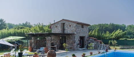 Schwimmbad, Regenschirm, Freizeit, Resort, Gartenmöbel, Estate, Hazienda, Villa, Garten, Stuhl