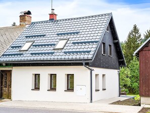 Himmel, Wolke, Fenster, Pflanze, Eigentum, Gebäude, Haus, Hütte, Holz