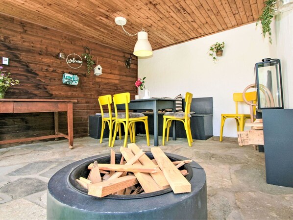 Propriété, Meubles, Table, Plante, Bois, Design Intérieur, Chaise, Sol, Sol, Dur