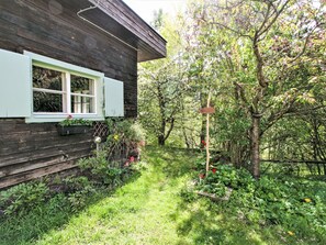 Plante, Bâtiment, Fenêtre, Maison, Lot Terre, Arbre, Herbe, Fleur, Paysage Naturel, Chalet