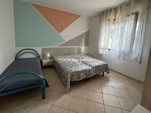 Table, Meubles, Propriété, Plante, Bleu, Chaise, Vaisselle, Ombre, Design Intérieur, Mobilier De Jardin