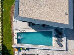 Water, Rectangle, Plant, Gas, Building, Composite Material, Wood, Facade, Urban Design, Concrete